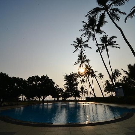 Laya Beach Hotel Wadduwa Exterior photo