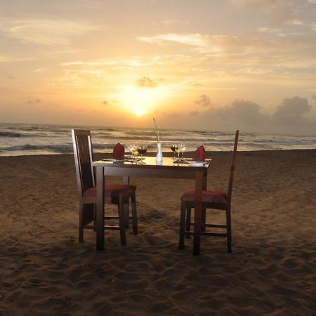 Laya Beach Hotel Wadduwa Exterior photo