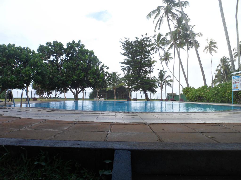 Laya Beach Hotel Wadduwa Exterior photo