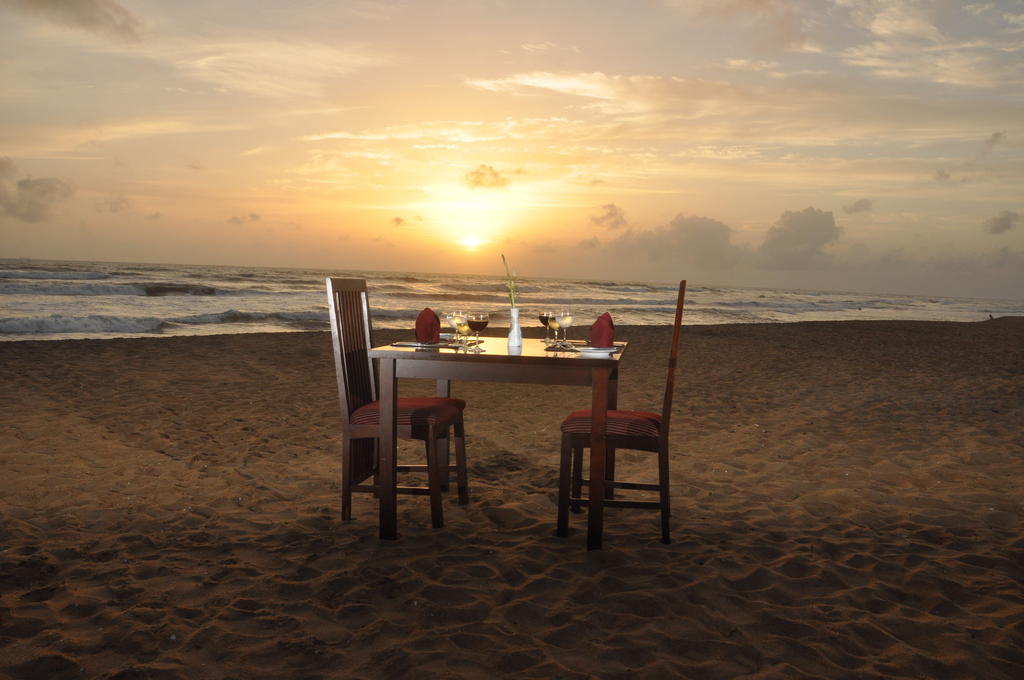 Laya Beach Hotel Wadduwa Exterior photo